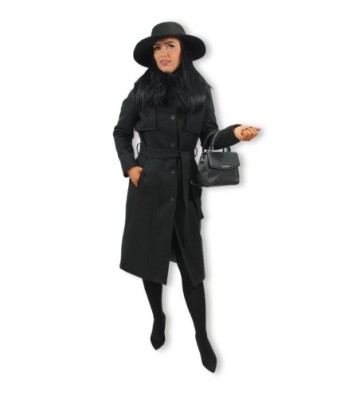 Płaszcz ze złotymi aplikacjami